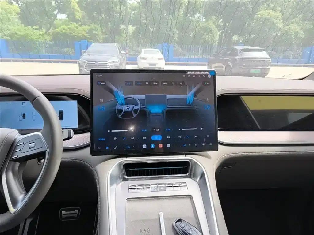 Denza N9 2025 Flagship Edition — миниатюра 13