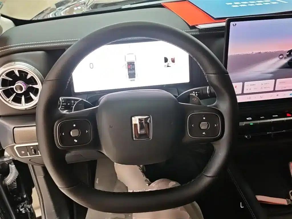 Tank 300 New Energy 2025 Hi4-T 37.1kWh — миниатюра 11