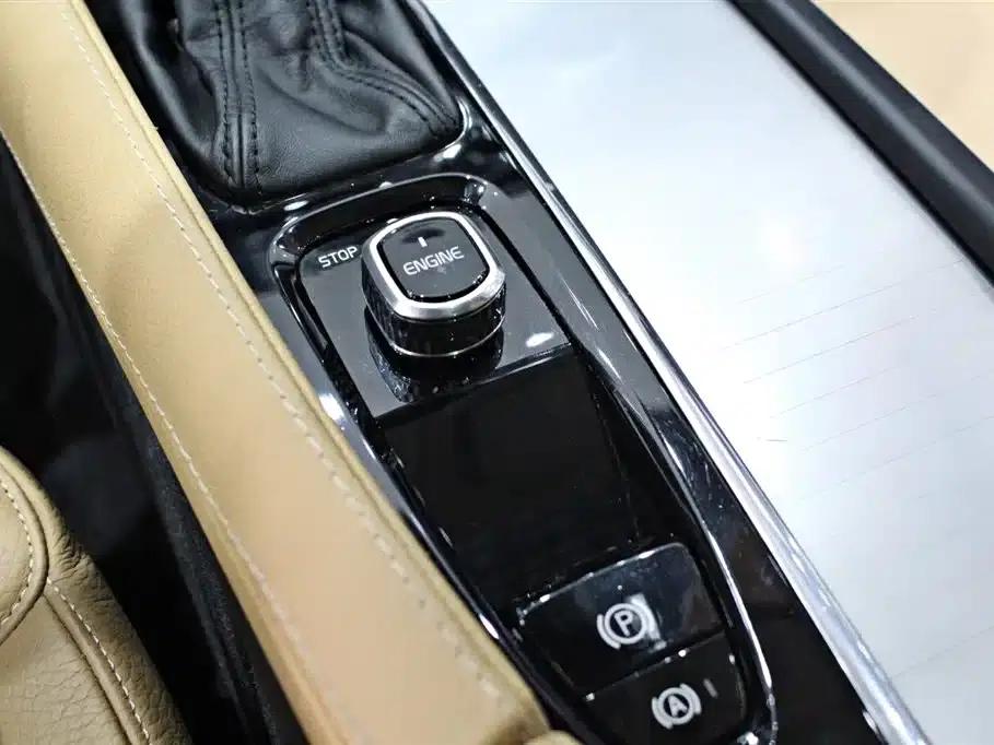 2016 Volvo XC90 T5 Smart Edition 7-seater — миниатюра 8