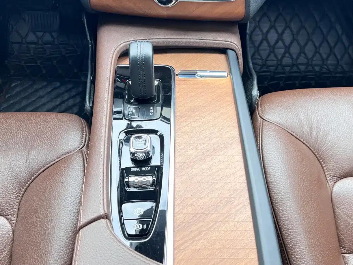 2021 Volvo XC90 B6 Inscription Luxury Edition 7-seater — миниатюра 16