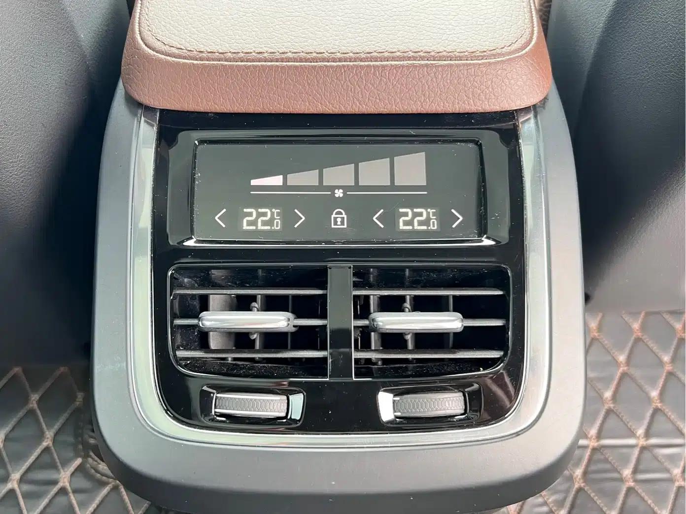 2021 Volvo XC90 B6 Inscription Luxury Edition 7-seater — миниатюра 17