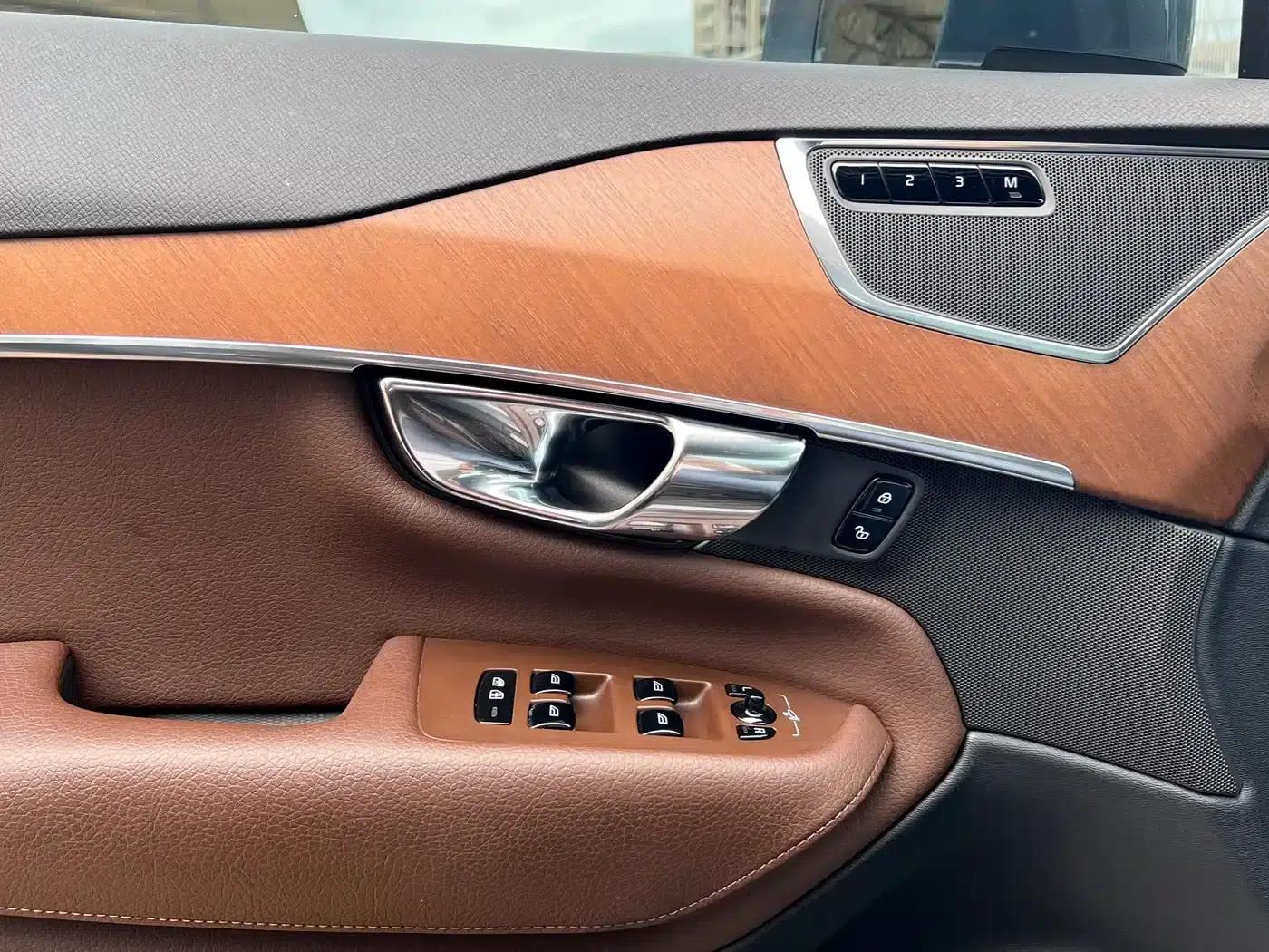 2021 Volvo XC90 B6 Inscription Luxury Edition 7-seater — миниатюра 19