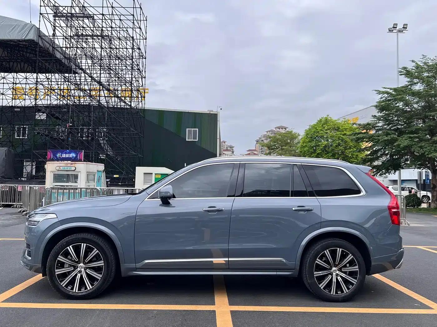2021 Volvo XC90 B6 Inscription Luxury Edition 7-seater — миниатюра 3