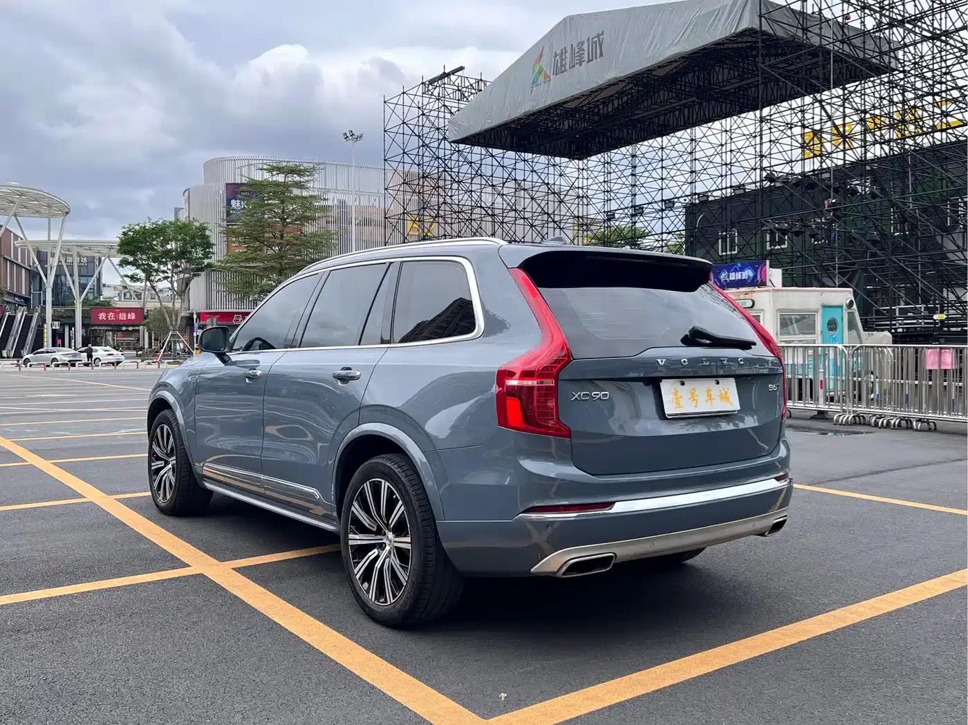 2021 Volvo XC90 B6 Inscription Luxury Edition 7-seater — миниатюра 4