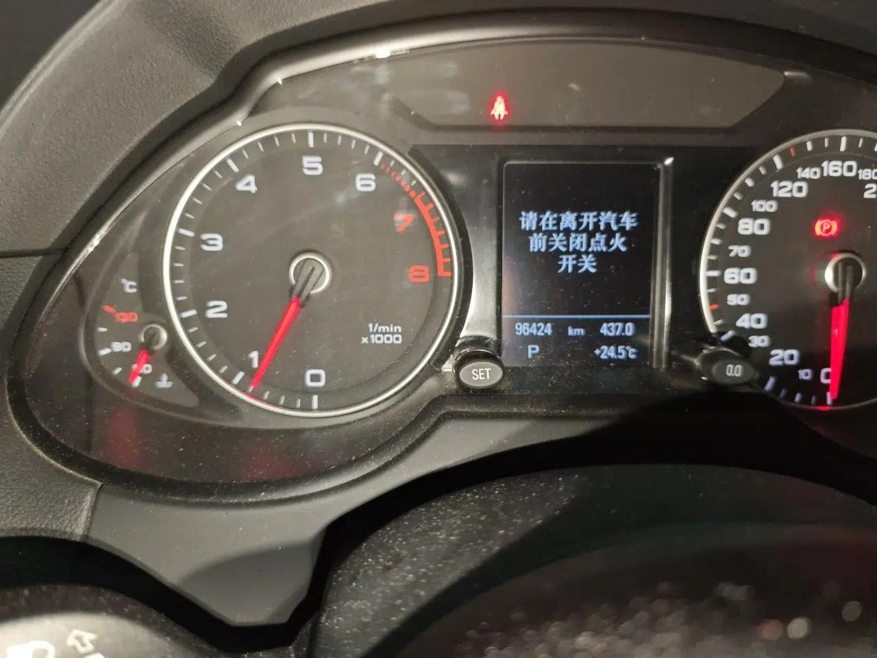 Audi Q5 2018 Collector's Edition 40 TFSI Technology Model — миниатюра 13