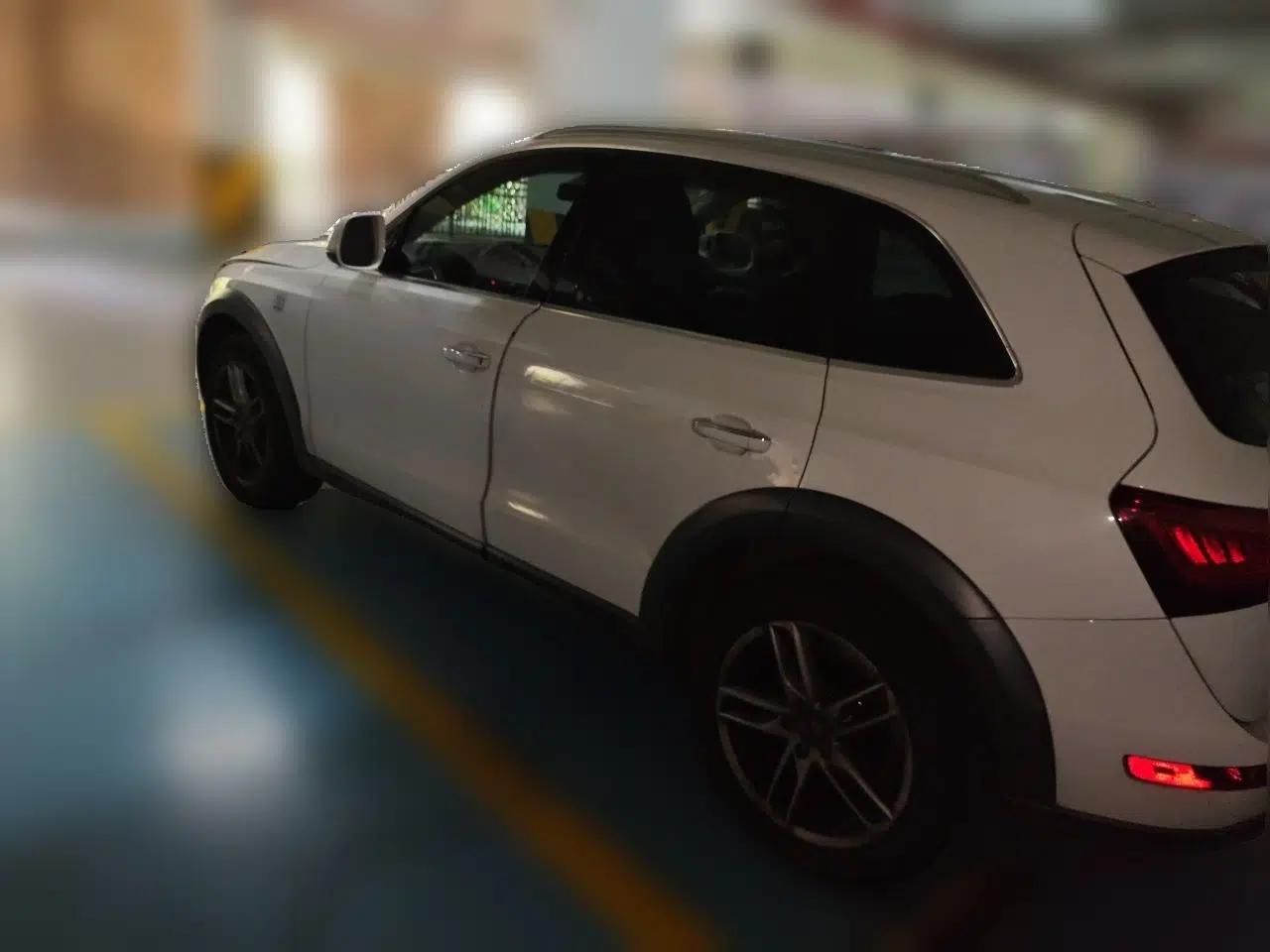 Audi Q5 2018 Collector's Edition 40 TFSI Technology Model — миниатюра 4