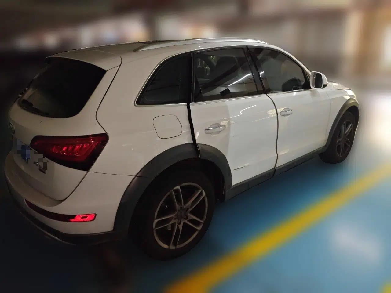 Audi Q5 2018 Collector's Edition 40 TFSI Technology Model — миниатюра 6