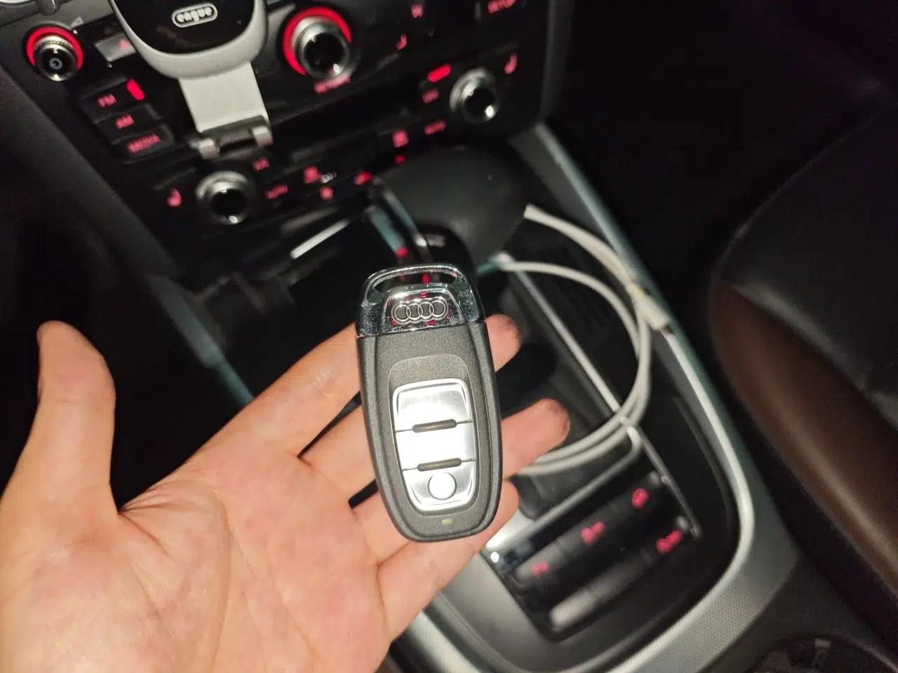 Audi Q5 2018 Collector's Edition 40 TFSI Technology Model — миниатюра 9