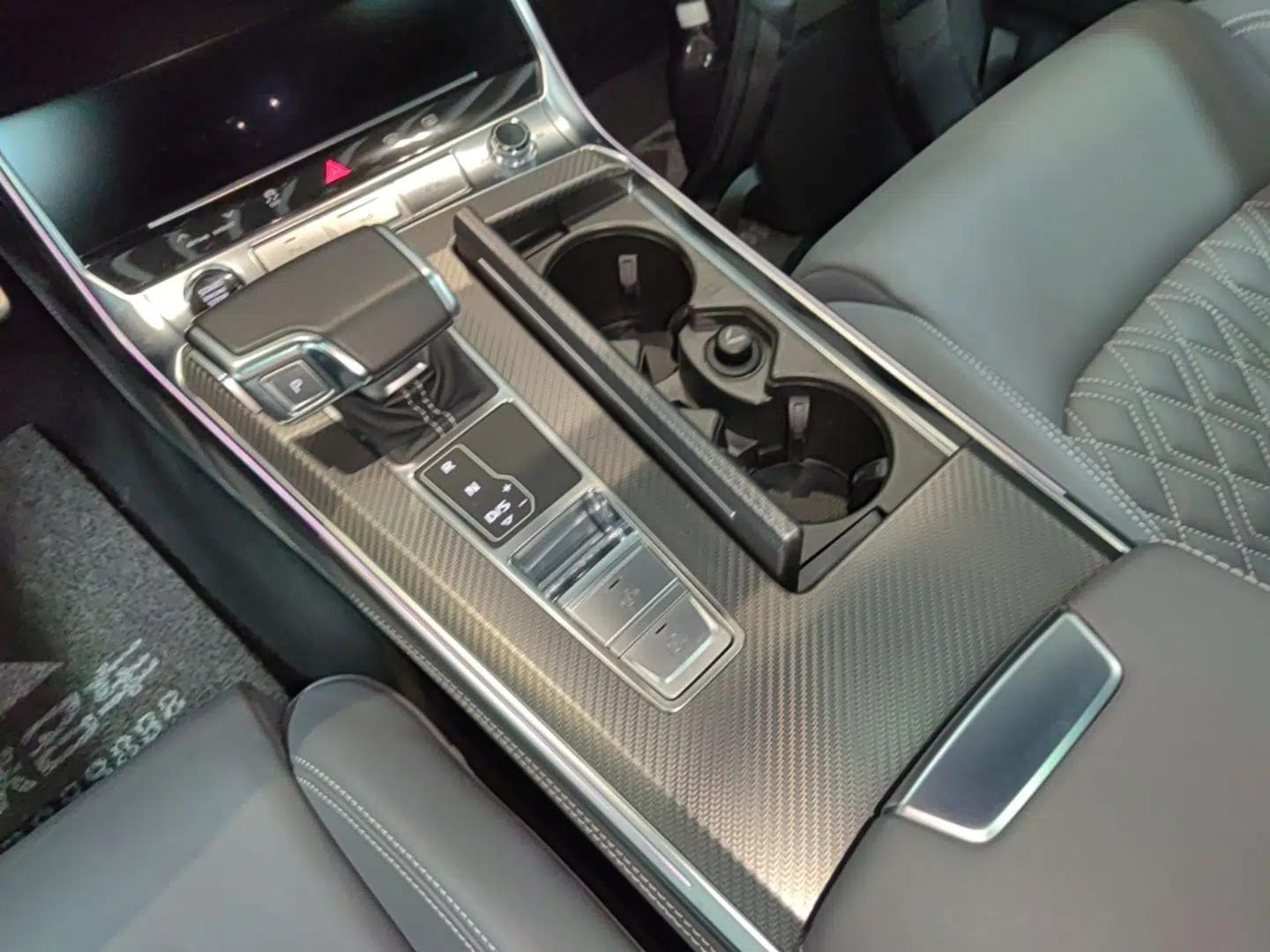 Audi A7L 2024 55 TFSI quattro Flagship Model — миниатюра 17