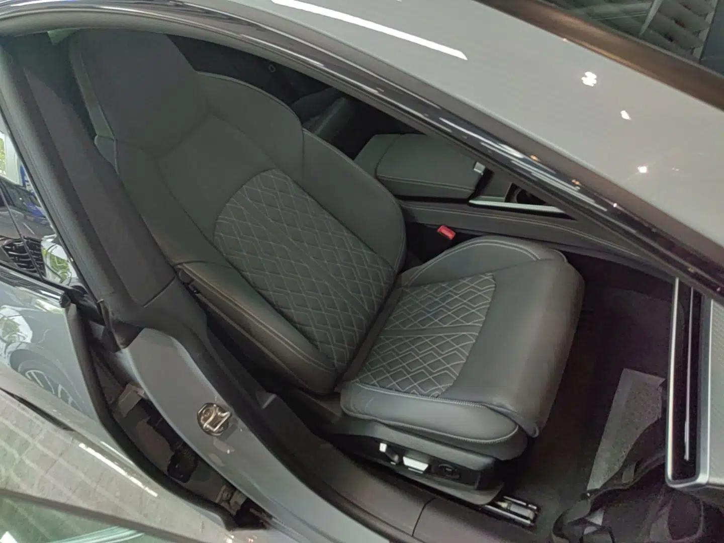Audi A7L 2024 55 TFSI quattro Flagship Model — миниатюра 23