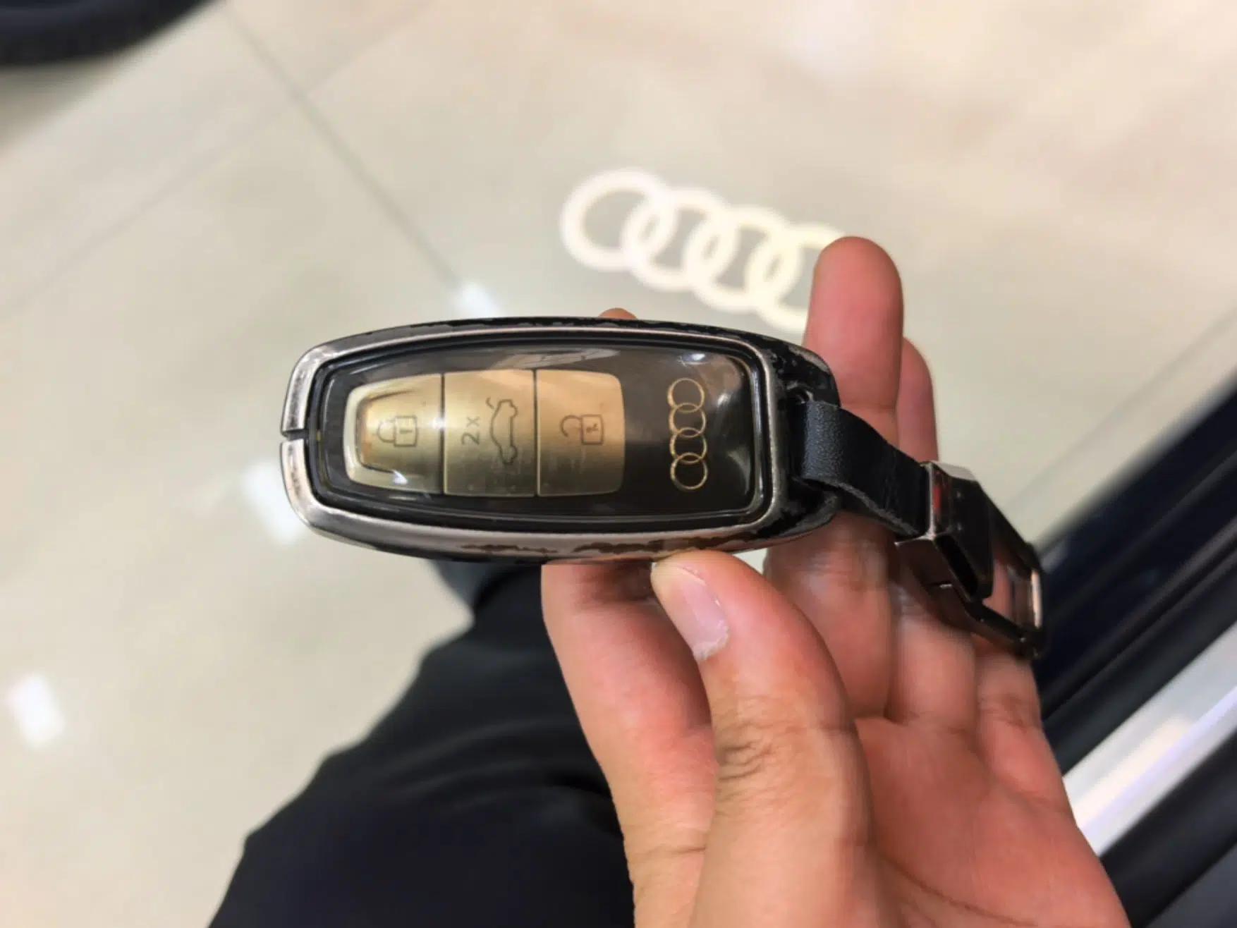 Audi A7L 2024 45TFSI quattro S-line Visionary Edition Flow Crystal Package — миниатюра 12