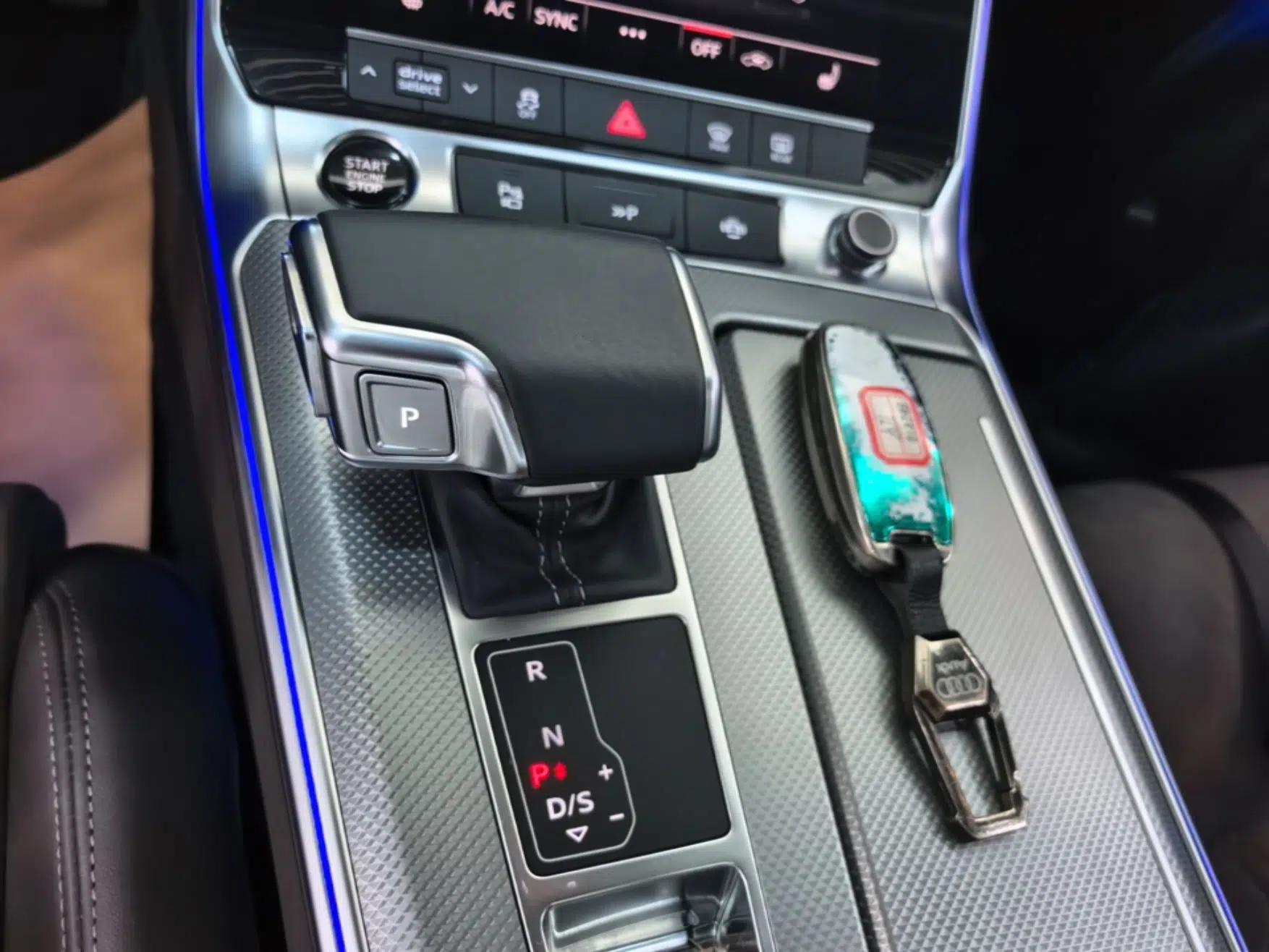 Audi A7L 2024 45TFSI quattro S-line Visionary Edition Flow Crystal Package — миниатюра 17