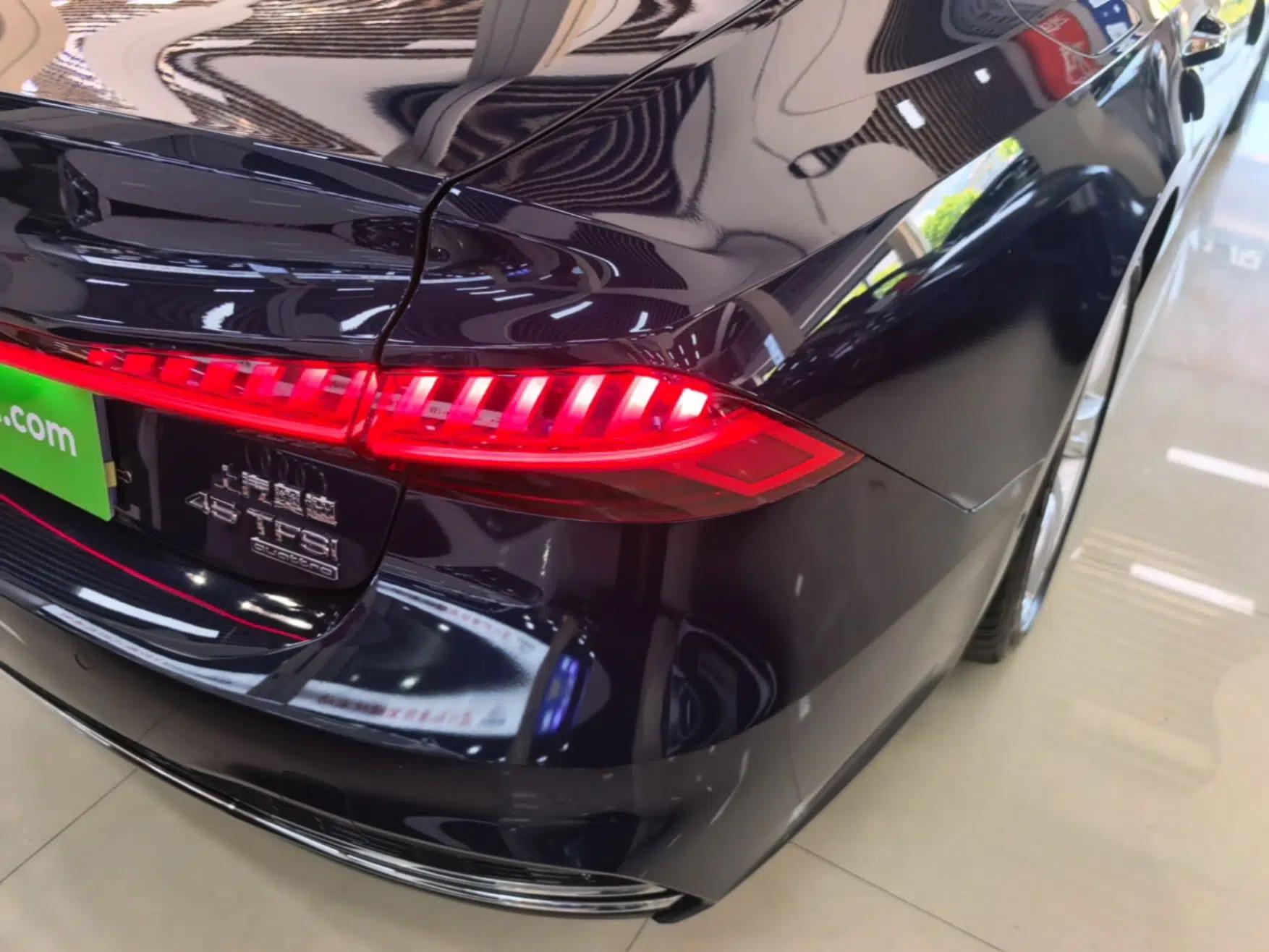 Audi A7L 2024 45TFSI quattro S-line Visionary Edition Flow Crystal Package — миниатюра 7