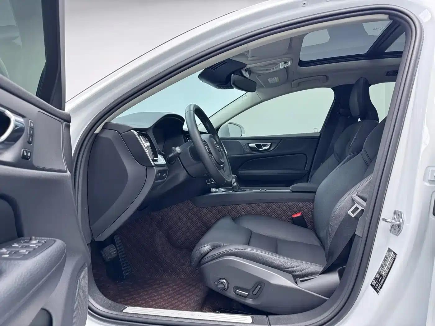 Volvo S60 2020 T4 Smart Sport Edition — миниатюра 3