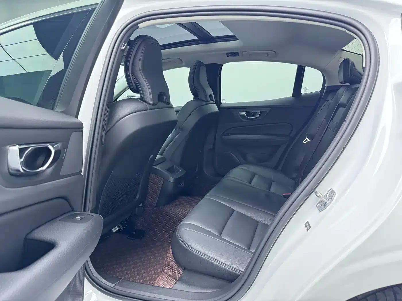 Volvo S60 2020 T4 Smart Sport Edition — миниатюра 4