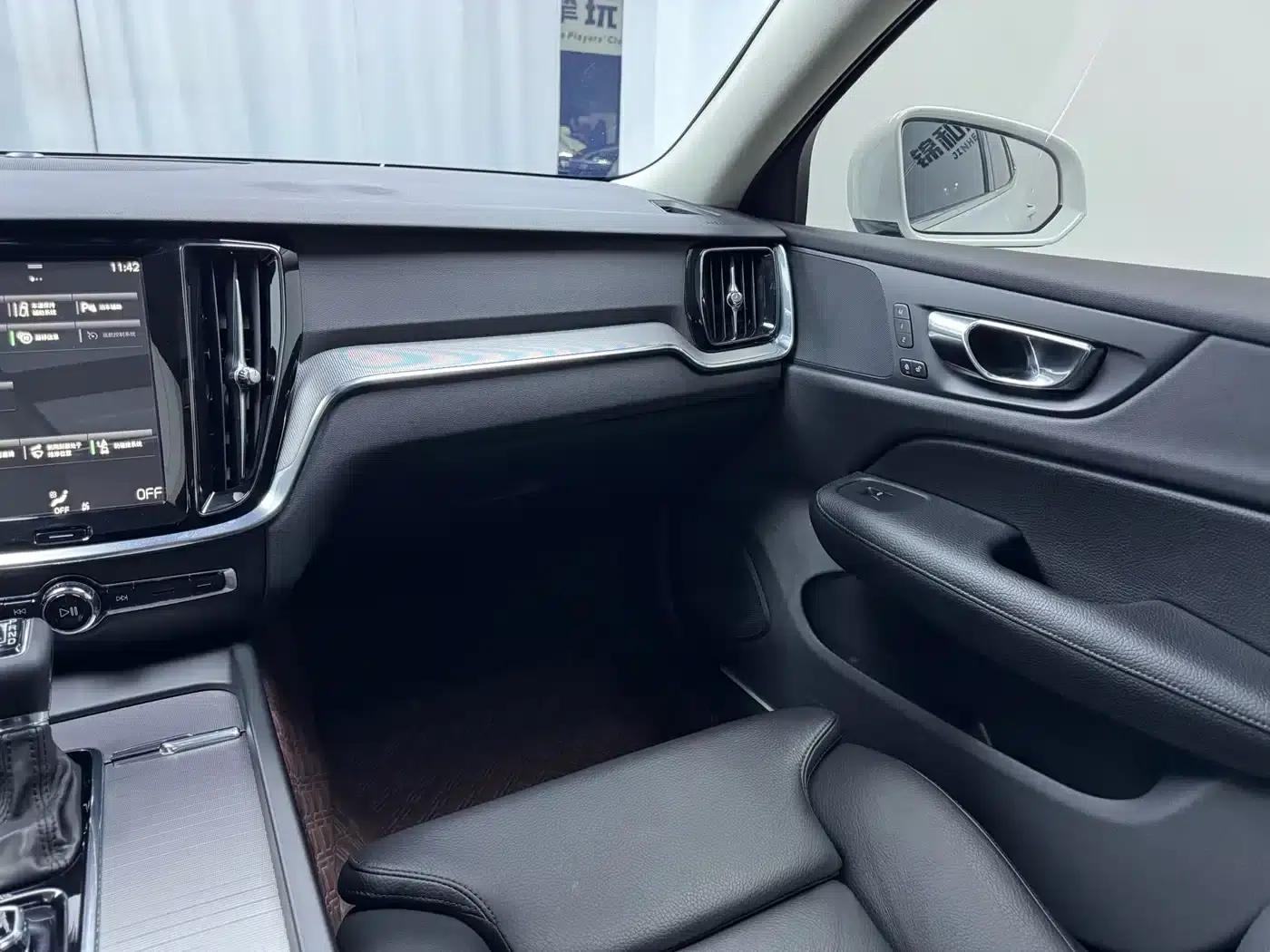 Volvo S60 2020 T4 Smart Sport Edition — миниатюра 7