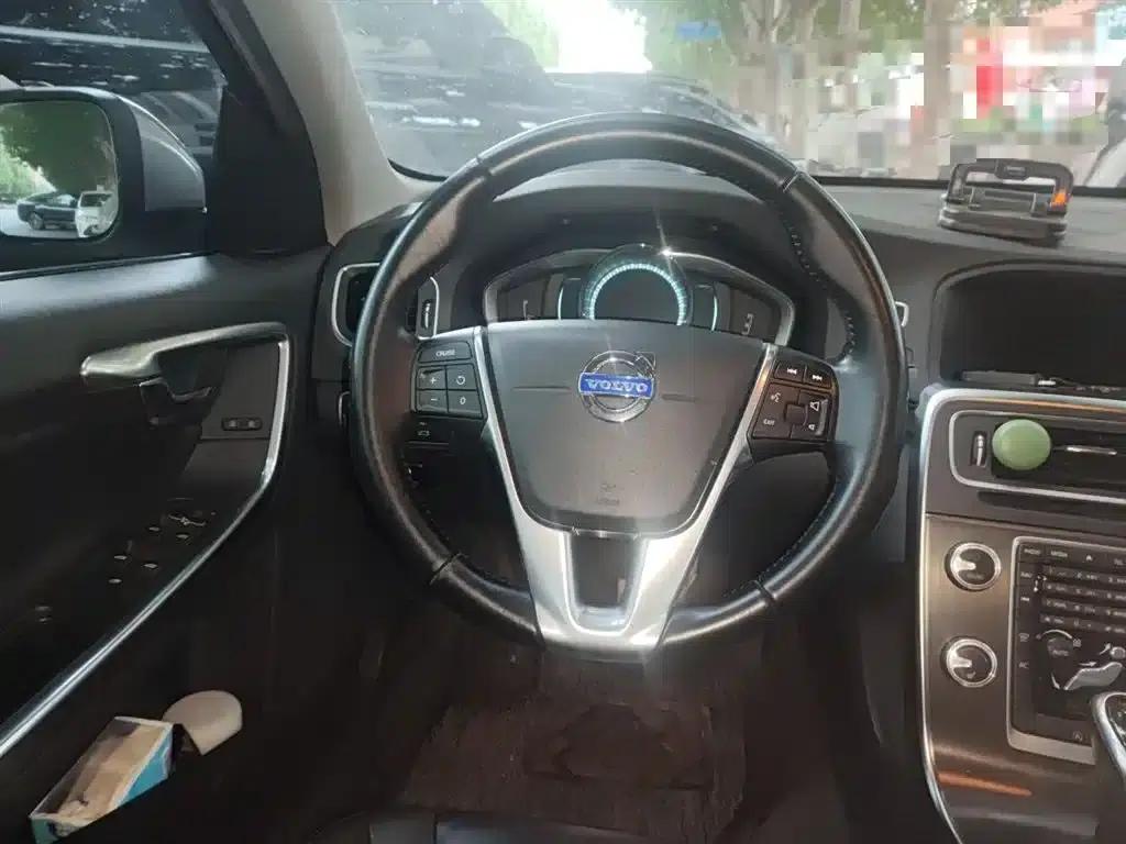 2015 Volvo S60 S60L T5 Smart Edition — миниатюра 3