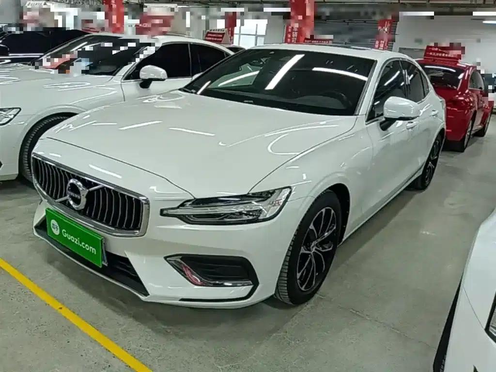 2022 Volvo S60 B4 Smart Luxury Edition — миниатюра 1