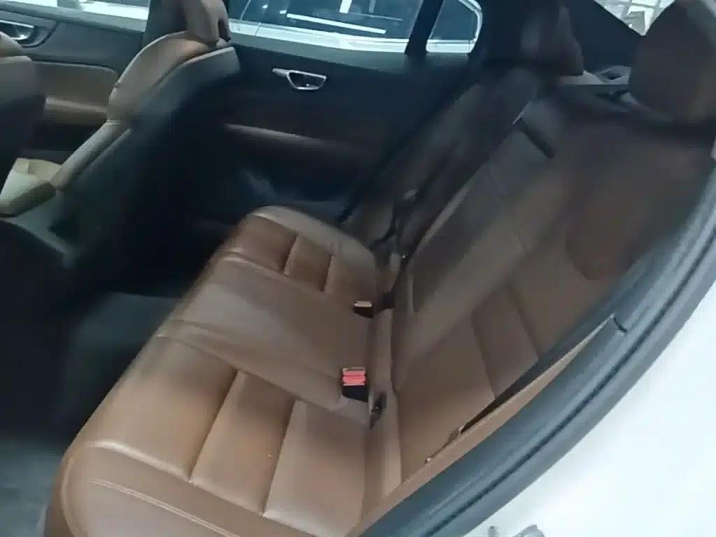 2022 Volvo S60 B4 Smart Luxury Edition — миниатюра 17