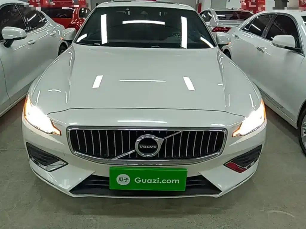 2022 Volvo S60 B4 Smart Luxury Edition — миниатюра 3