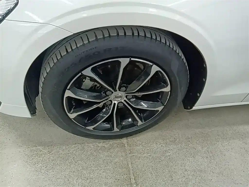 2022 Volvo S60 B4 Smart Luxury Edition — миниатюра 23
