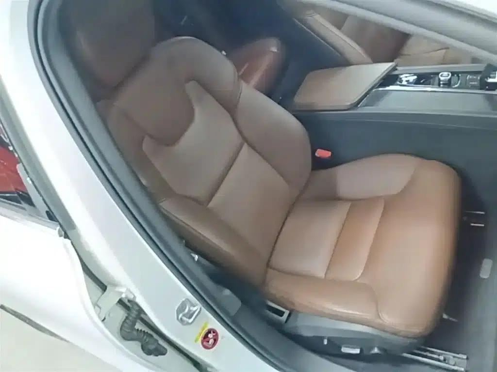 2022 Volvo S60 B4 Smart Luxury Edition — миниатюра 25