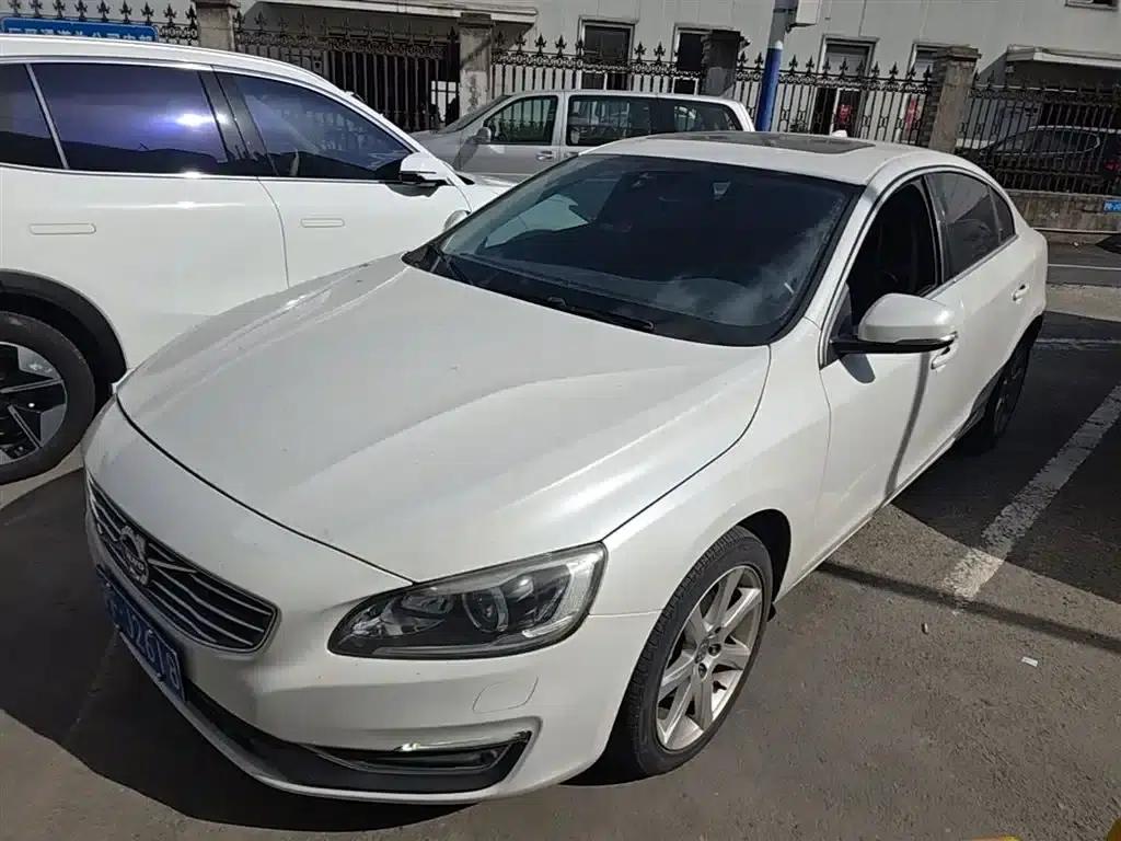 2016 Volvo S60L T5 Smart Edition — миниатюра 1