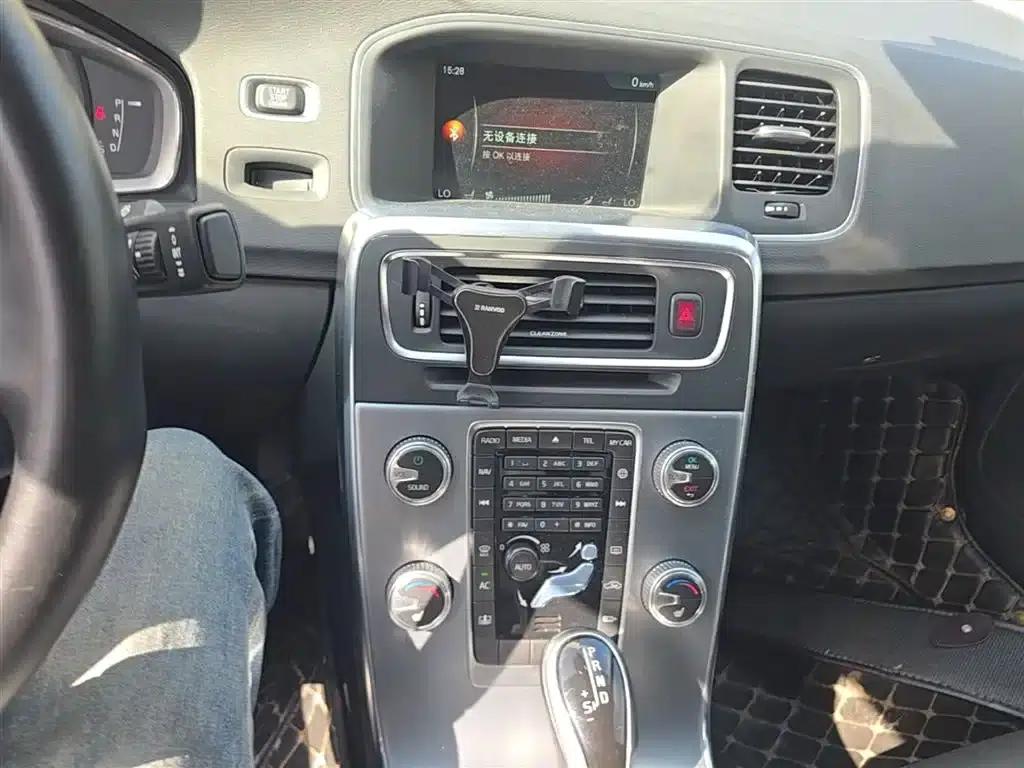 2016 Volvo S60L T5 Smart Edition — миниатюра 20