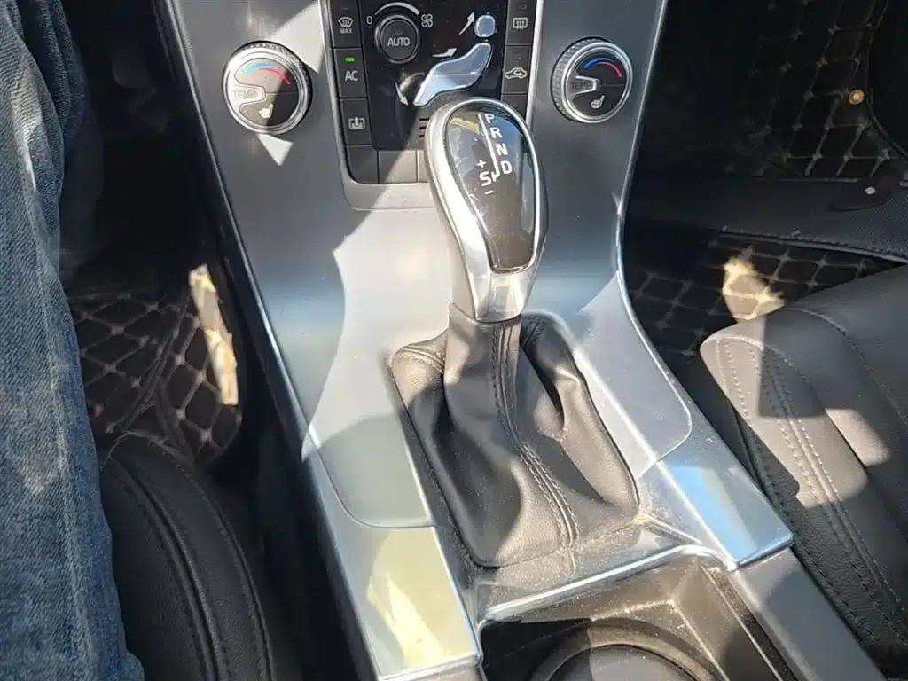 2016 Volvo S60L T5 Smart Edition — миниатюра 21