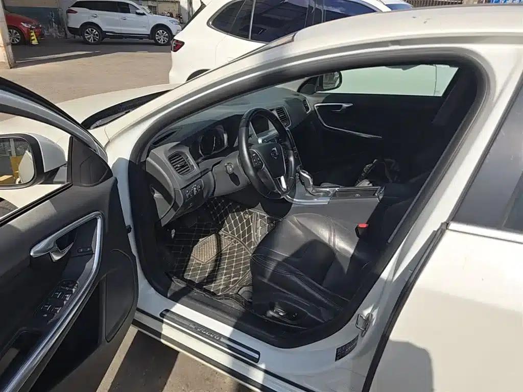 2016 Volvo S60L T5 Smart Edition — миниатюра 23
