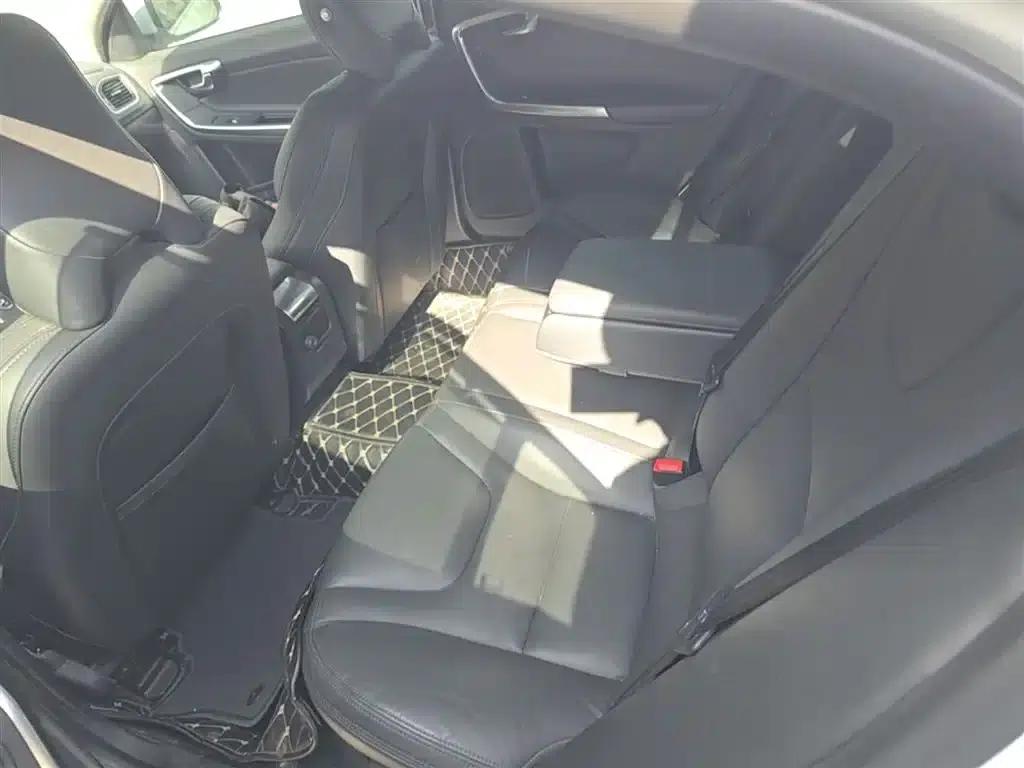 2016 Volvo S60L T5 Smart Edition — миниатюра 24