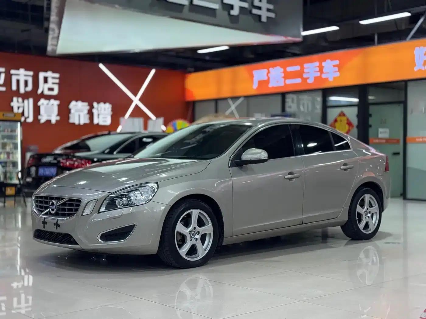 2013 Volvo S60 T5 Comfort Edition (Imported) — миниатюра 1