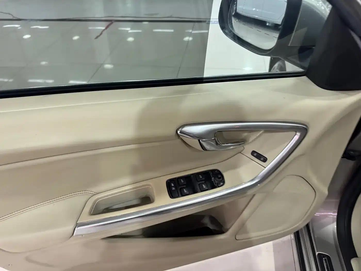 2013 Volvo S60 T5 Comfort Edition (Imported) — миниатюра 12