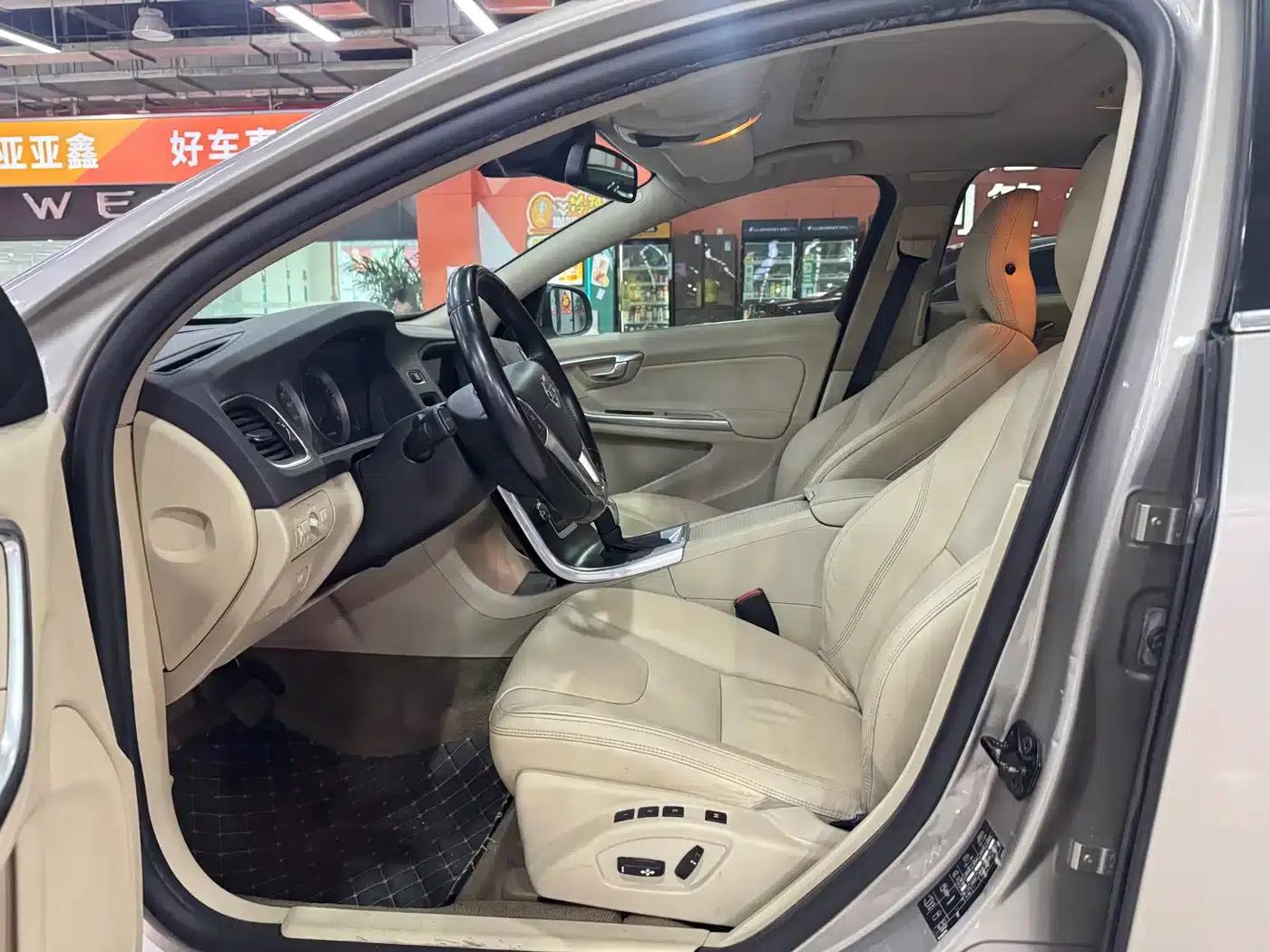 2013 Volvo S60 T5 Comfort Edition (Imported) — миниатюра 5