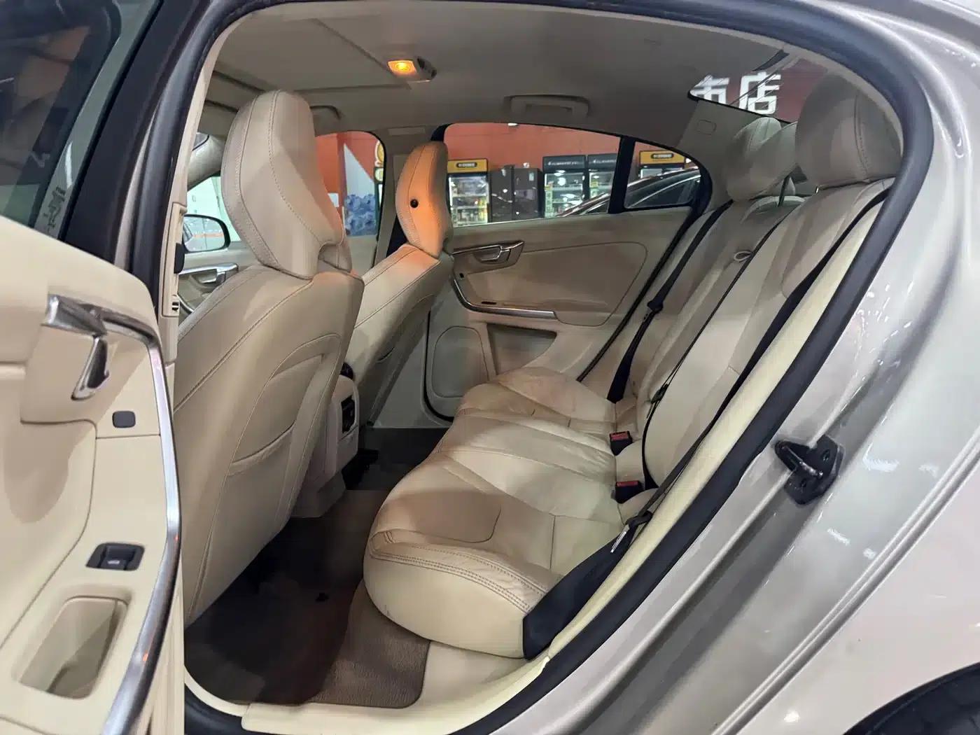 2013 Volvo S60 T5 Comfort Edition (Imported) — миниатюра 10