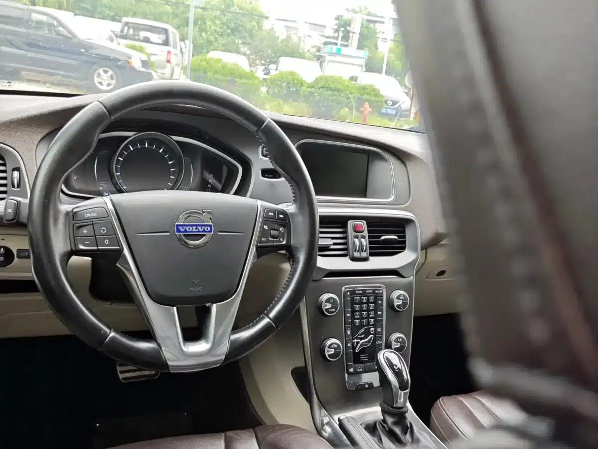 2014 Volvo V40 2.0T Smart Edition — миниатюра 11
