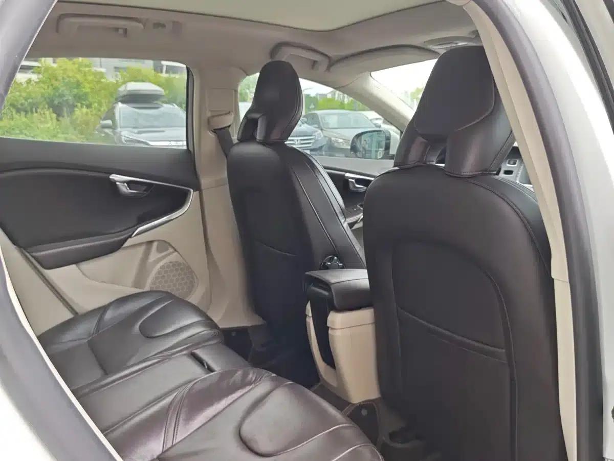 2014 Volvo V40 2.0T Smart Edition — миниатюра 13