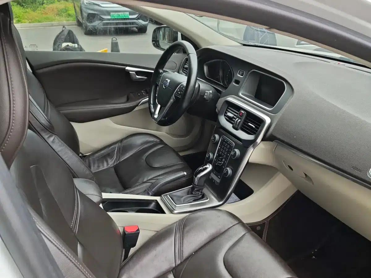 2014 Volvo V40 2.0T Smart Edition — миниатюра 14