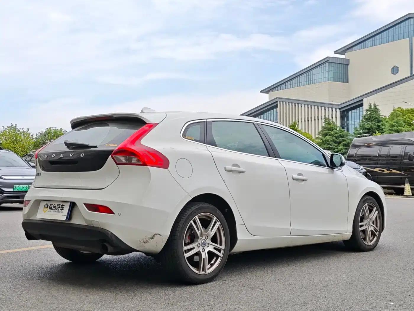 2014 Volvo V40 2.0T Smart Edition — миниатюра 17