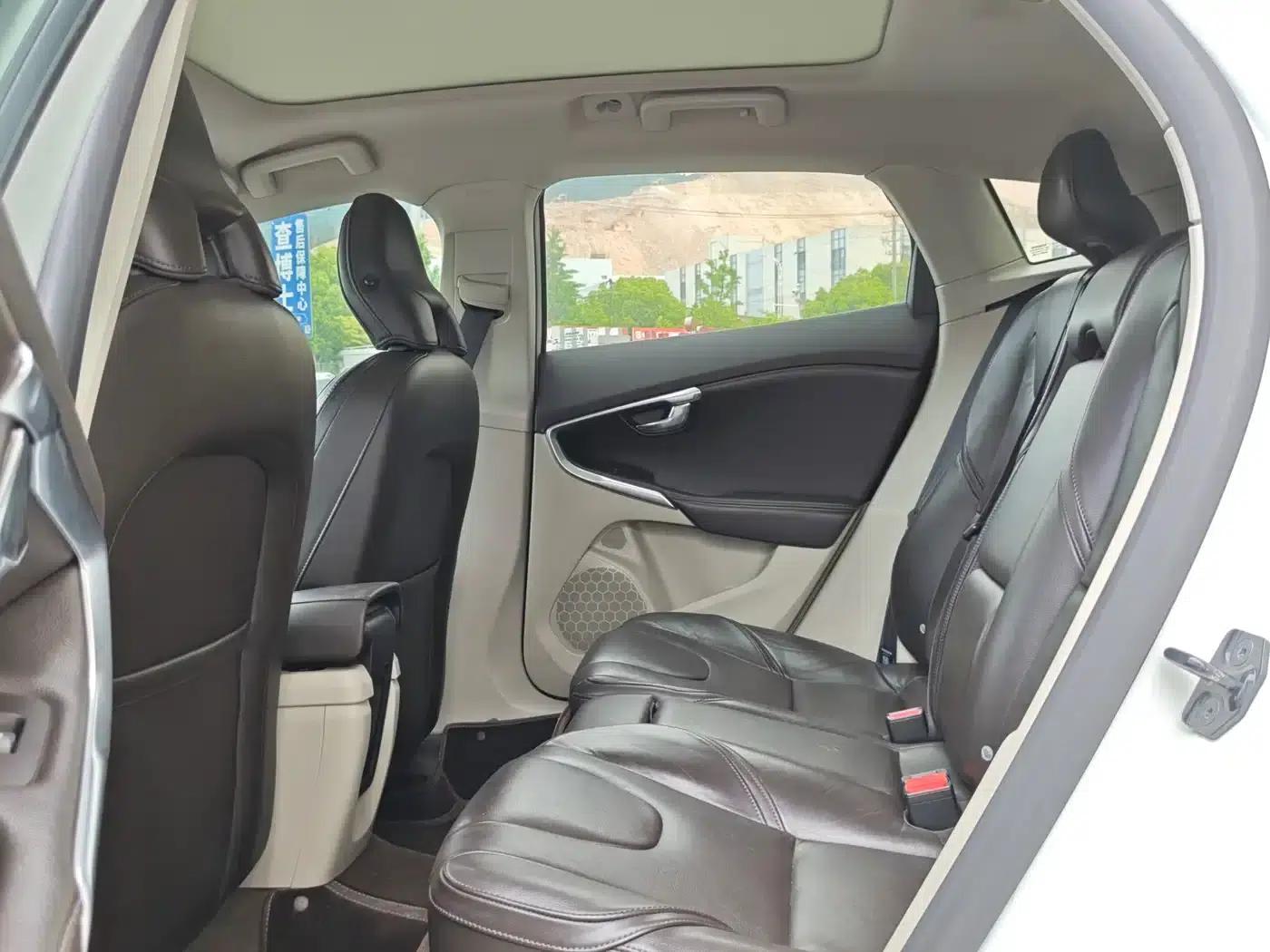 2014 Volvo V40 2.0T Smart Edition — миниатюра 5