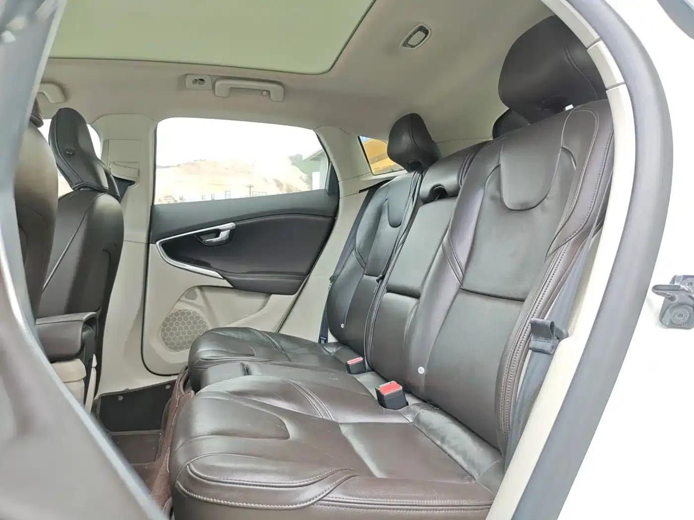 2014 Volvo V40 2.0T Smart Edition — миниатюра 6