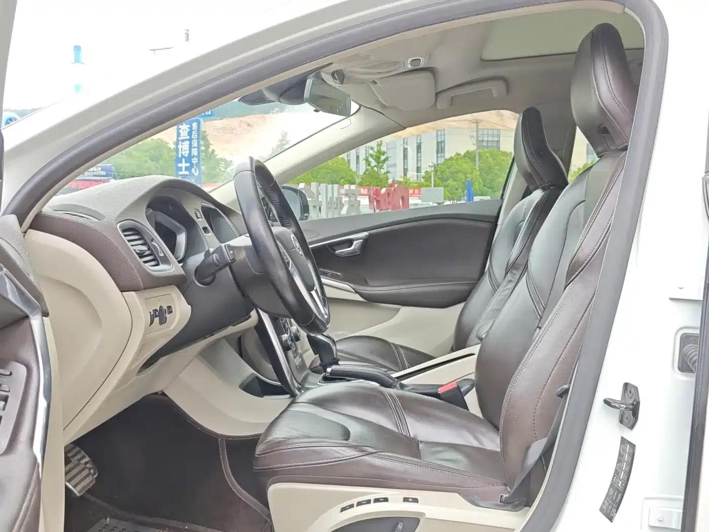 2014 Volvo V40 2.0T Smart Edition — миниатюра 8