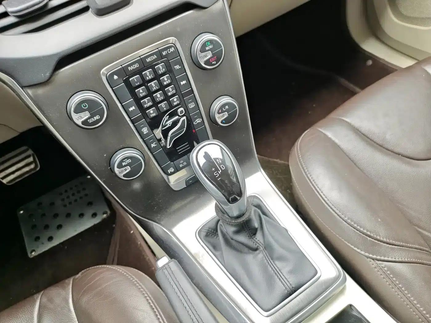 2014 Volvo V40 2.0T Smart Edition — миниатюра 9
