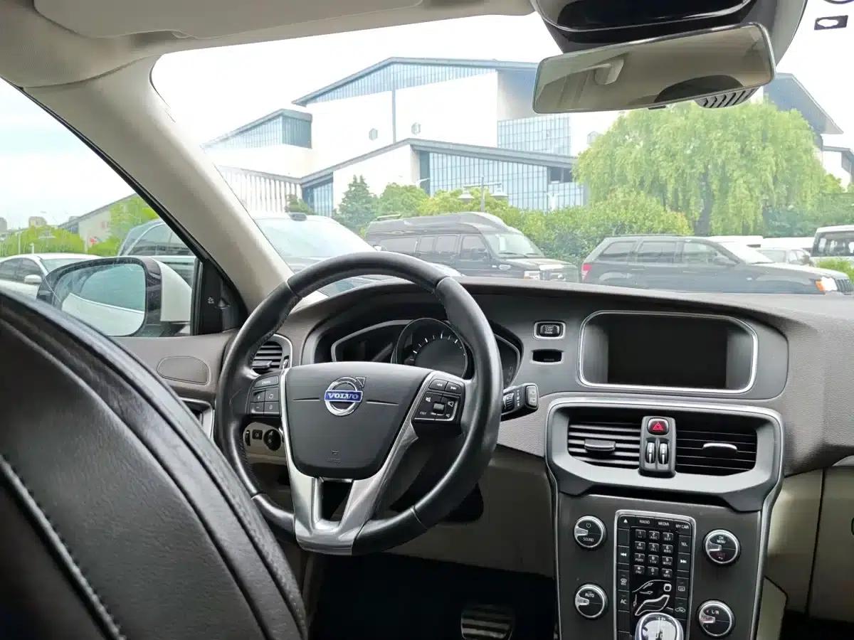 2014 Volvo V40 2.0T Smart Edition — миниатюра 10