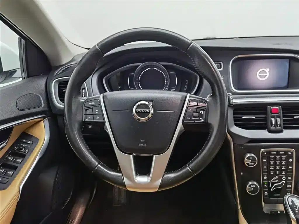 2018 Volvo V40 T3 Smart Edition — миниатюра 11