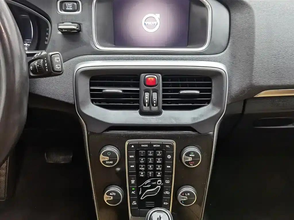 2018 Volvo V40 T3 Smart Edition — миниатюра 12