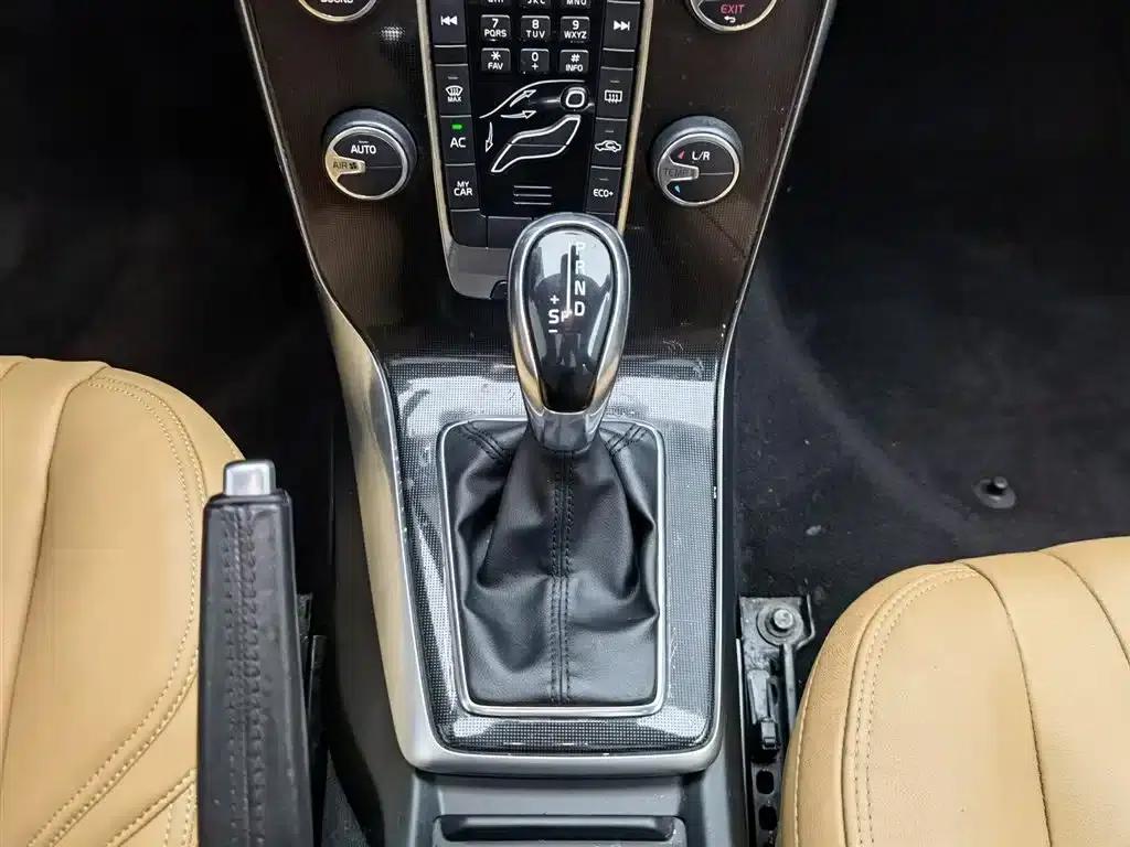2018 Volvo V40 T3 Smart Edition — миниатюра 13