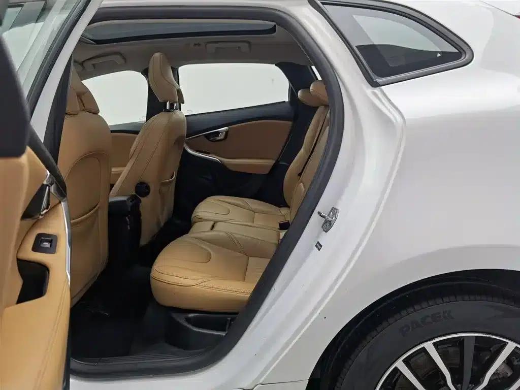 2018 Volvo V40 T3 Smart Edition — миниатюра 15