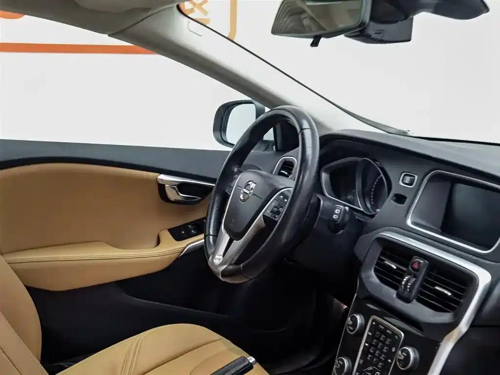 2018 Volvo V40 T3 Smart Edition — миниатюра 22