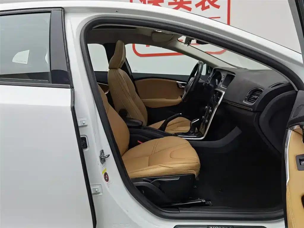 2018 Volvo V40 T3 Smart Edition — миниатюра 23